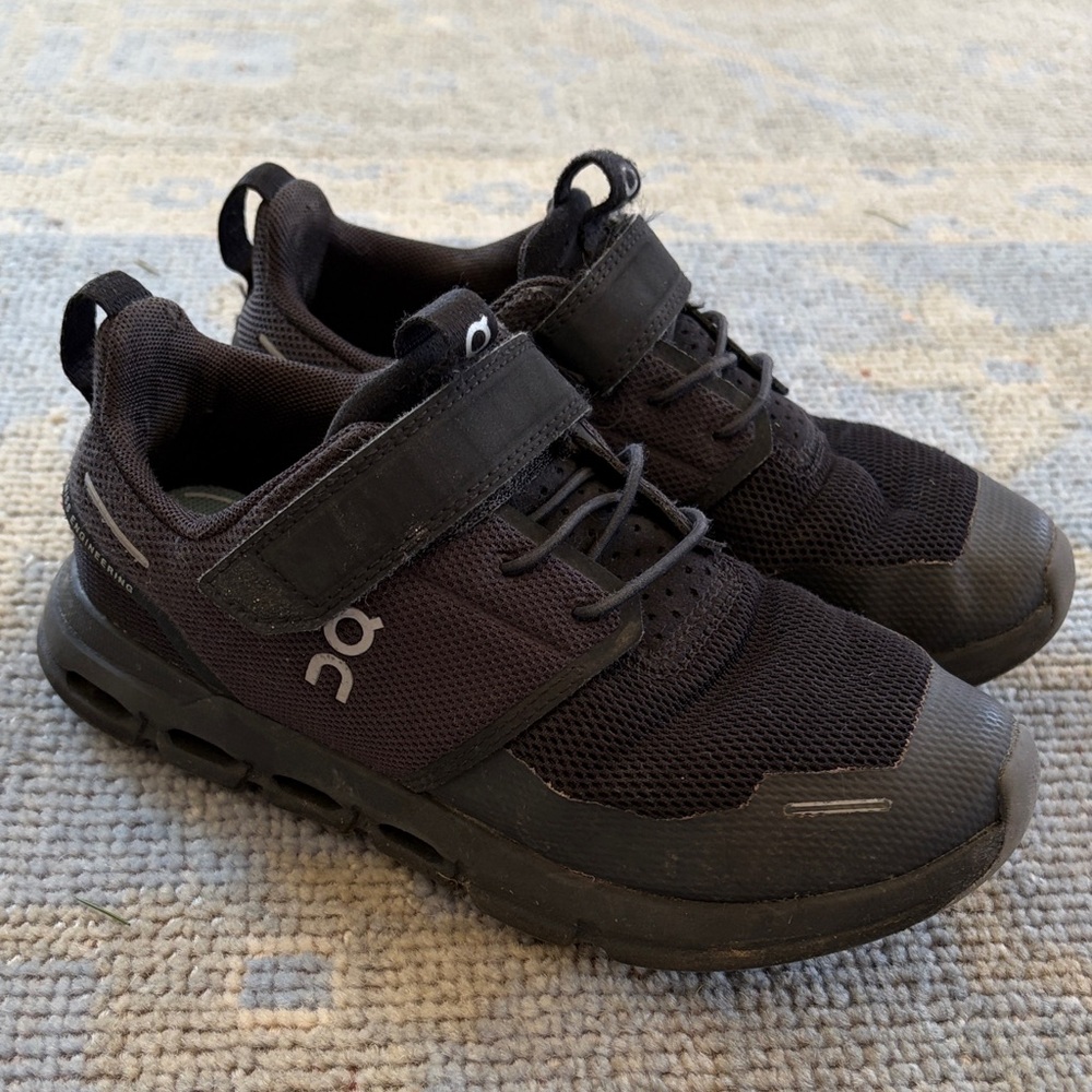On Cloud Kids' Black Sneakers